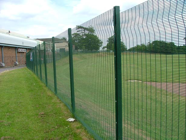 Do You Know the Surface Treatment Methods of Wire Mesh Fence ?